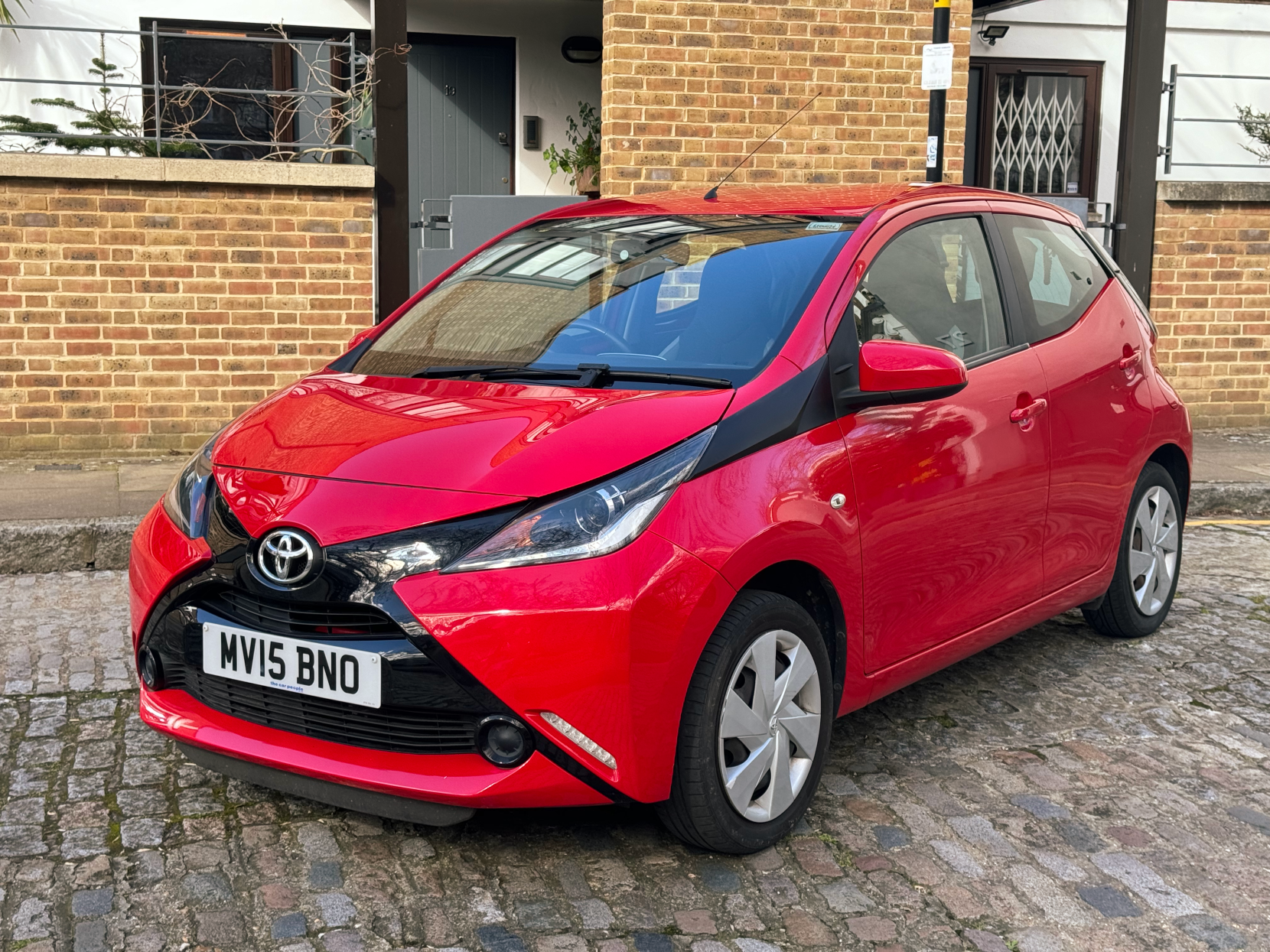 Toyota AYGO 1.0 VVT-i x-play Hatchback 5dr Petrol Manual Euro 5 Euro 5 (68 ps)