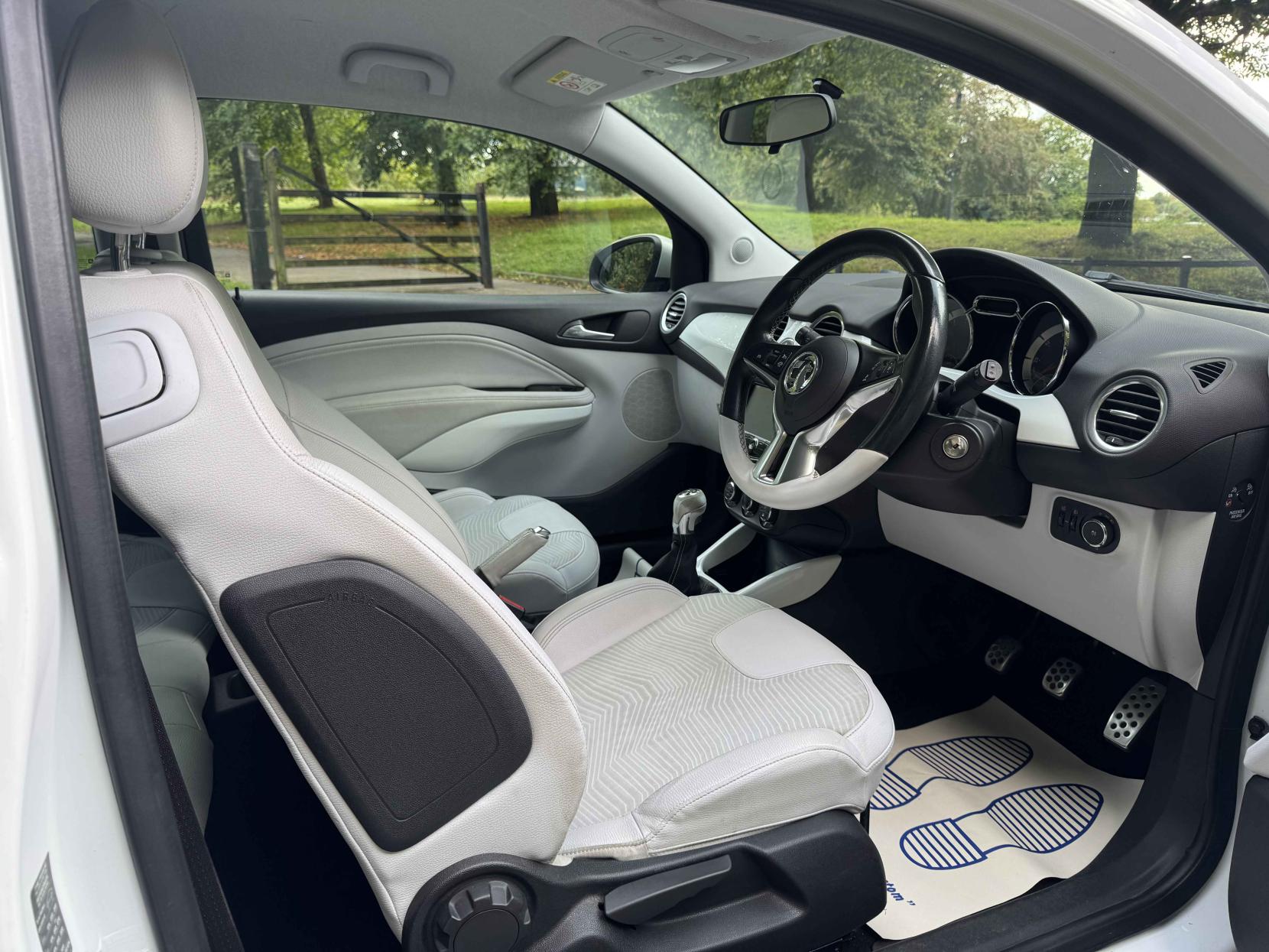 Vauxhall ADAM 1.4 16v White Edition Hatchback 3dr Petrol Manual Euro 5 (87 ps)