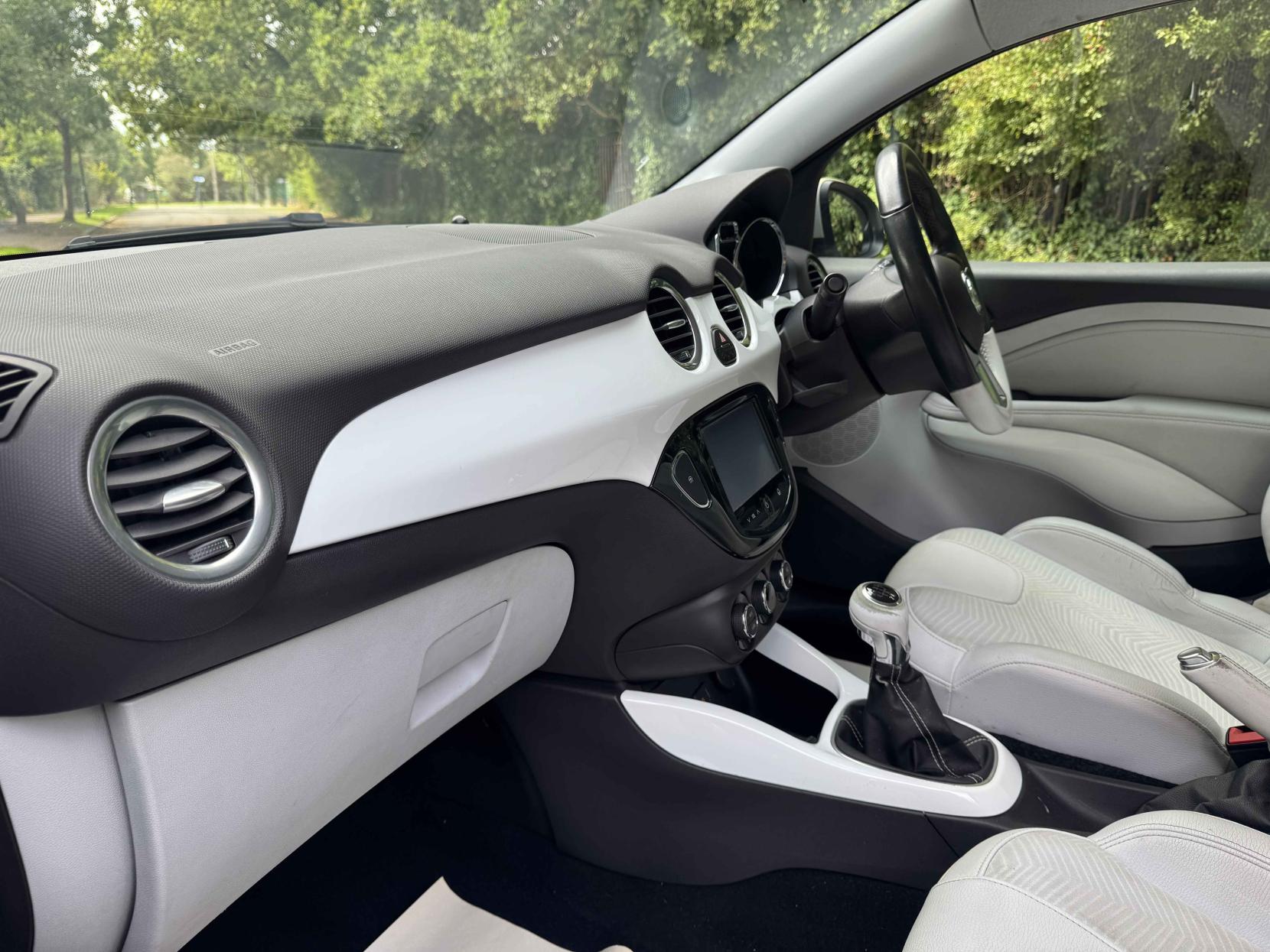 Vauxhall ADAM 1.4 16v White Edition Hatchback 3dr Petrol Manual Euro 5 (87 ps)