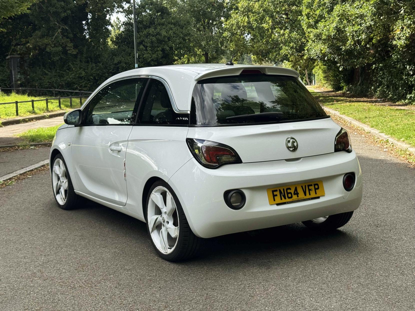 Vauxhall ADAM 1.4 16v White Edition Hatchback 3dr Petrol Manual Euro 5 (87 ps)