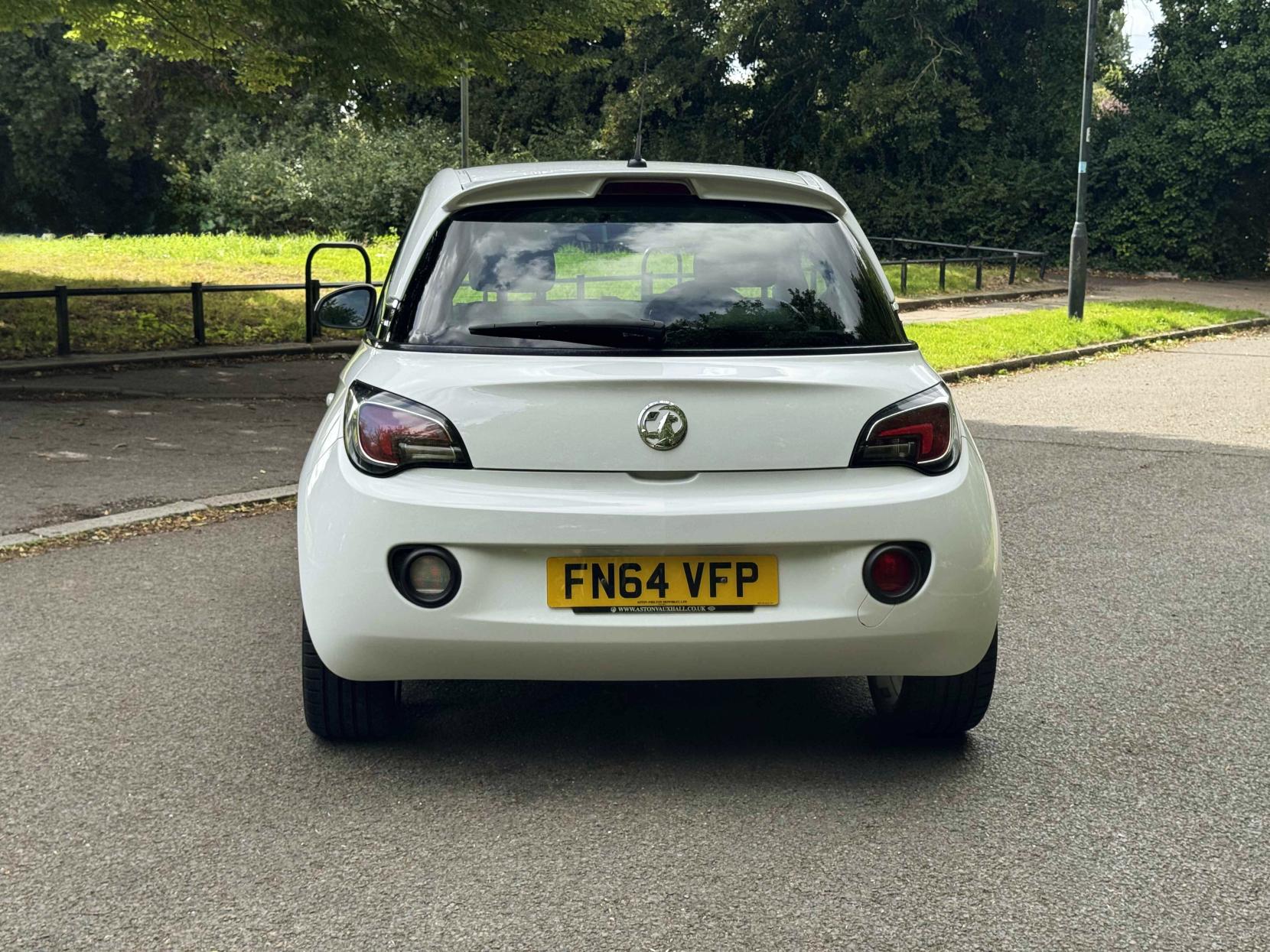Vauxhall ADAM 1.4 16v White Edition Hatchback 3dr Petrol Manual Euro 5 (87 ps)