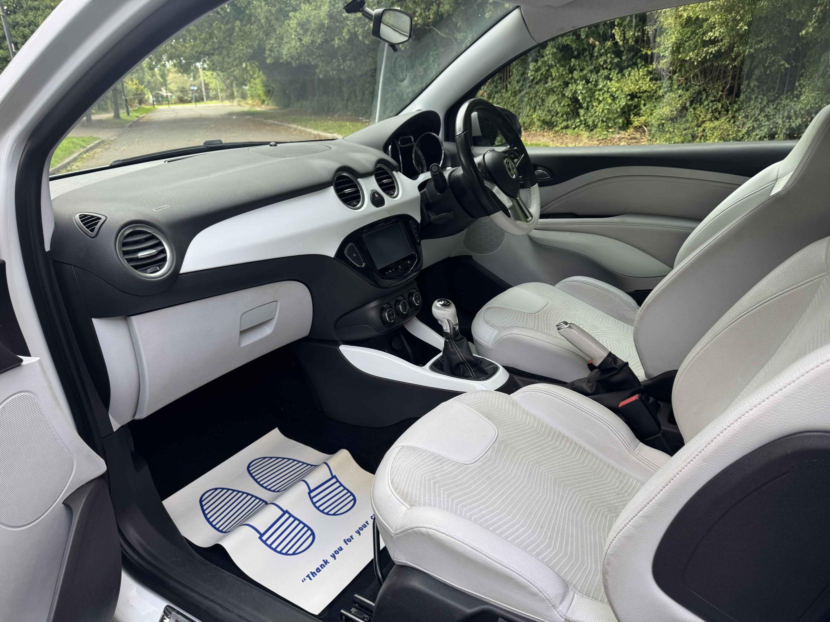 Vauxhall ADAM 1.4 16v White Edition Hatchback 3dr Petrol Manual Euro 5 (87 ps)