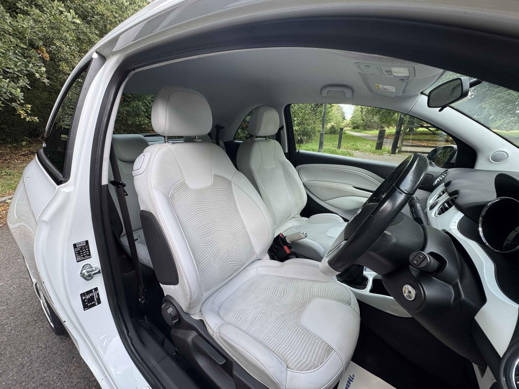 Vauxhall ADAM 1.4 16v White Edition Hatchback 3dr Petrol Manual Euro 5 (87 ps)