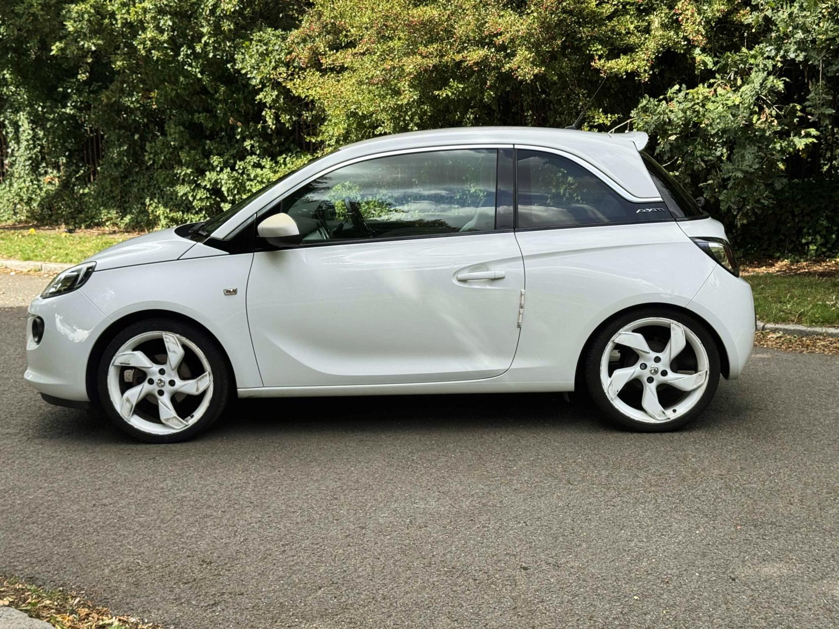 Vauxhall ADAM 1.4 16v White Edition Hatchback 3dr Petrol Manual Euro 5 (87 ps)
