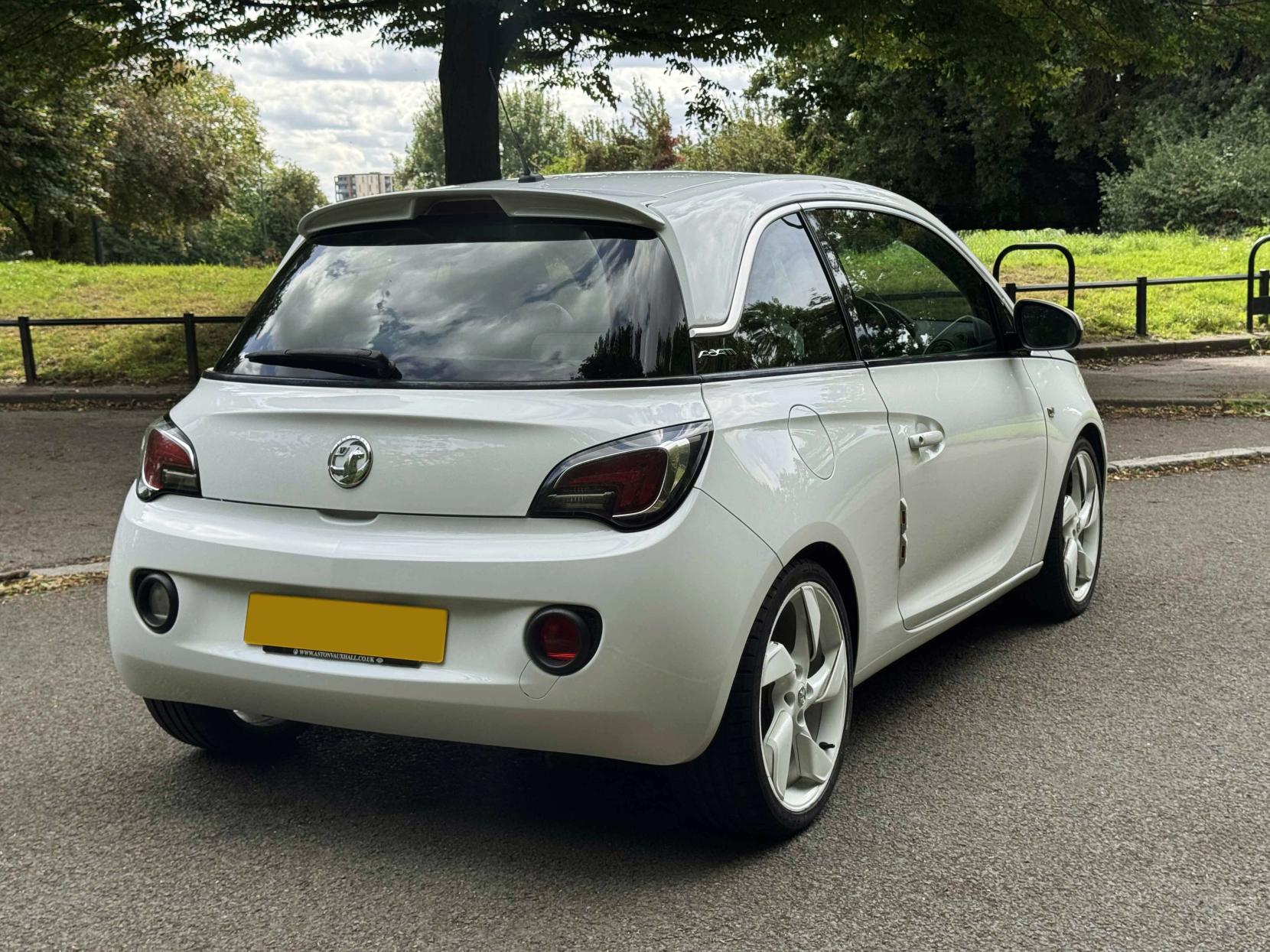 Vauxhall ADAM 1.4 16v White Edition Hatchback 3dr Petrol Manual Euro 5 (87 ps)